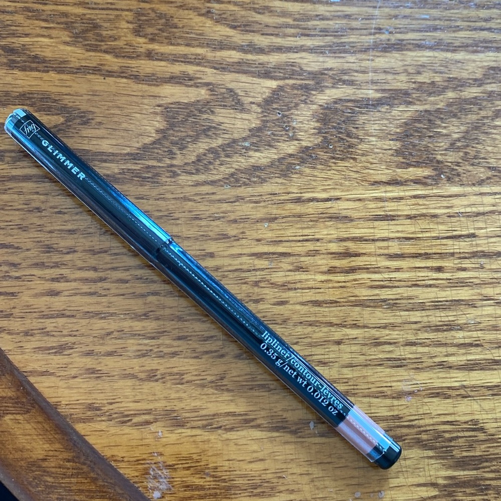 2/25 Glimmer Lip Liner x 1 (Free with $50 purchase)